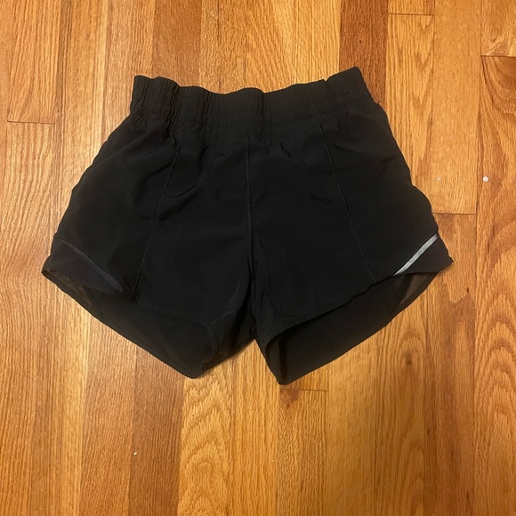 lululemon athletica Pants - Lululemon Hotty hot shorts